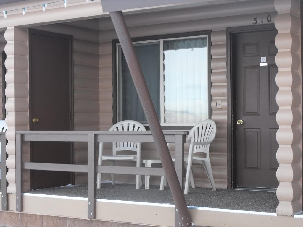 Flaming Gorge Resort Dutch John Room photo